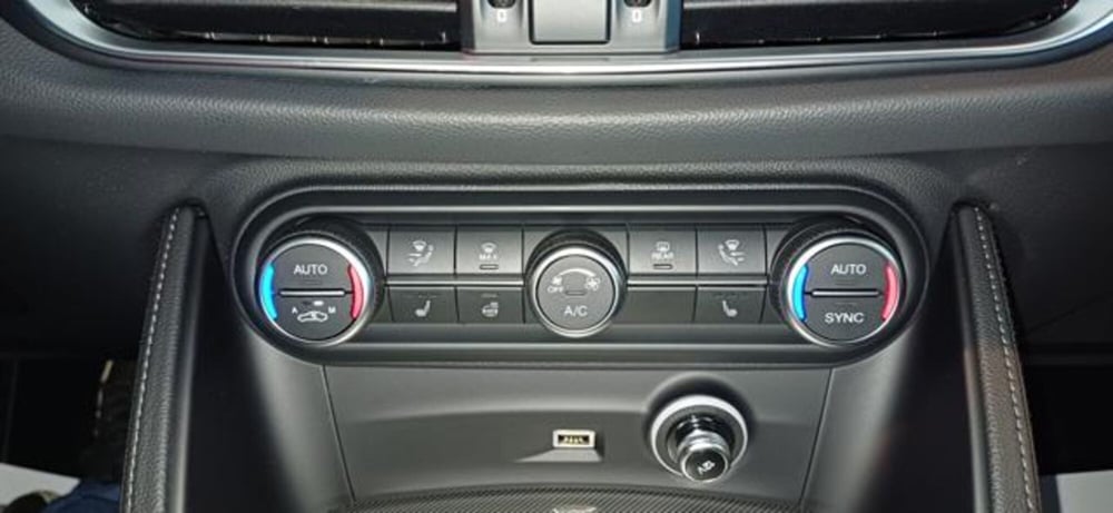 Alfa Romeo Stelvio nuova a Padova (18)