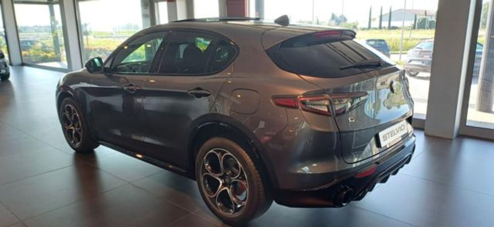 Alfa Romeo Stelvio nuova a Padova (3)