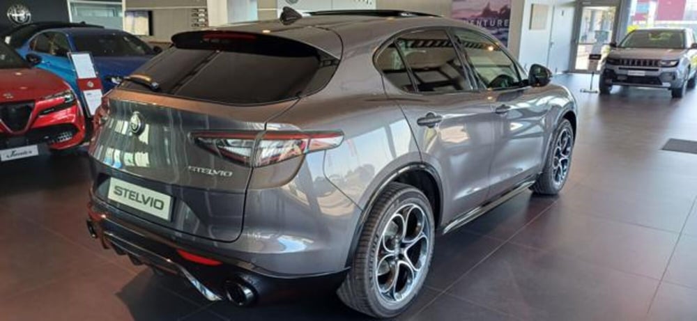 Alfa Romeo Stelvio nuova a Padova (4)