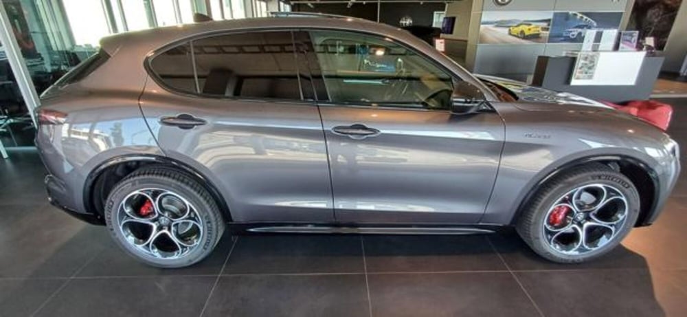 Alfa Romeo Stelvio nuova a Padova (5)