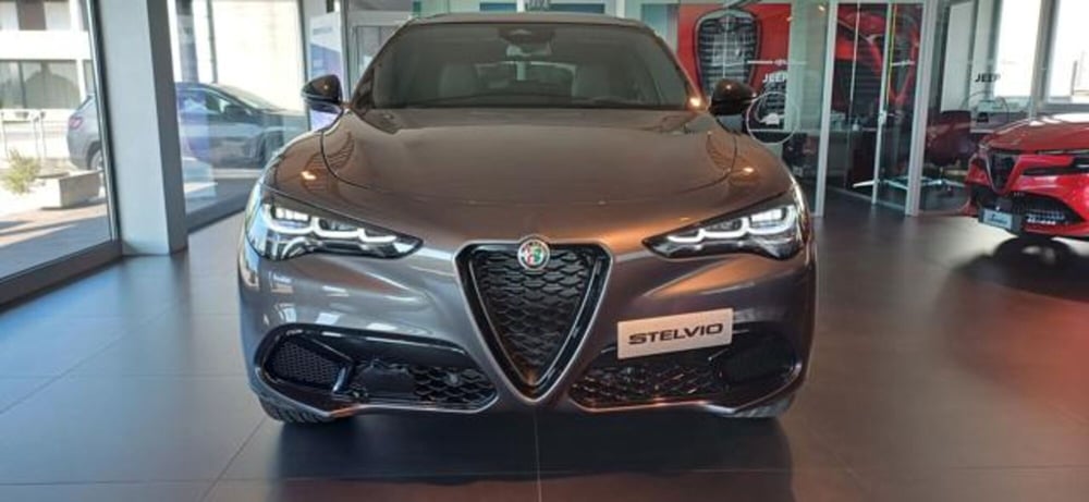 Alfa Romeo Stelvio nuova a Padova (7)
