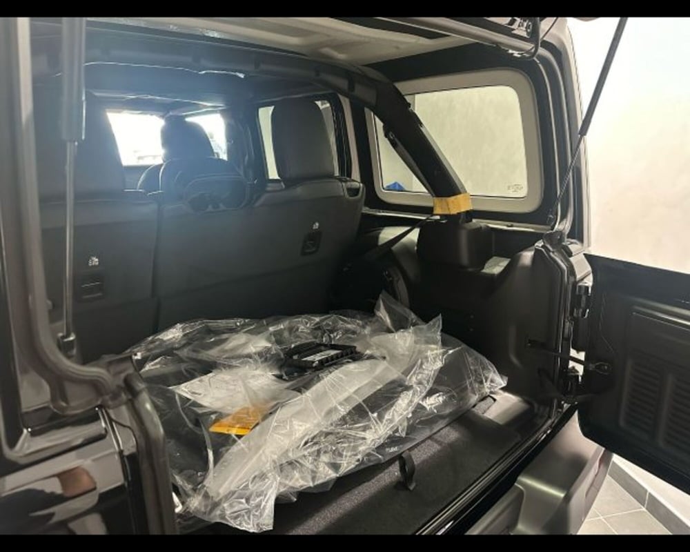 Jeep Wrangler Unlimited nuova a Alessandria (11)