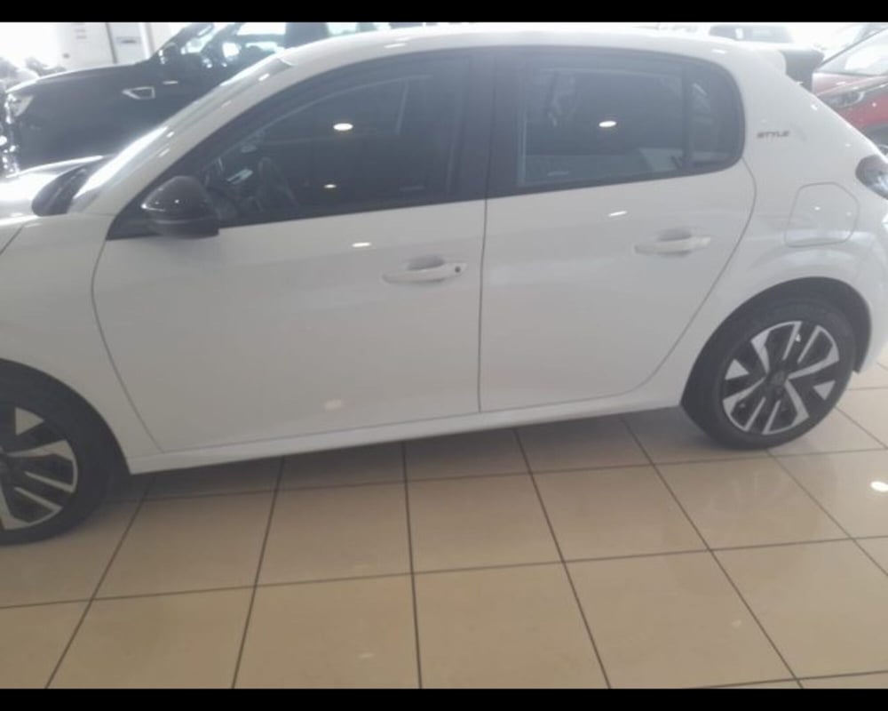 Peugeot 208 nuova a Alessandria (2)