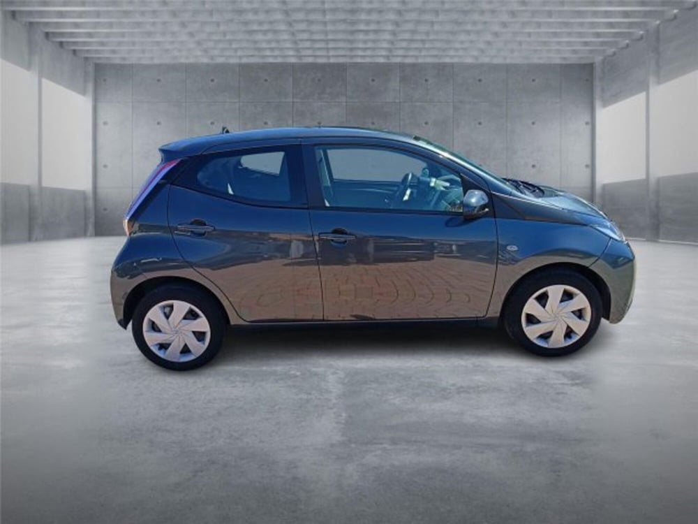 Toyota Aygo usata a Bari (7)