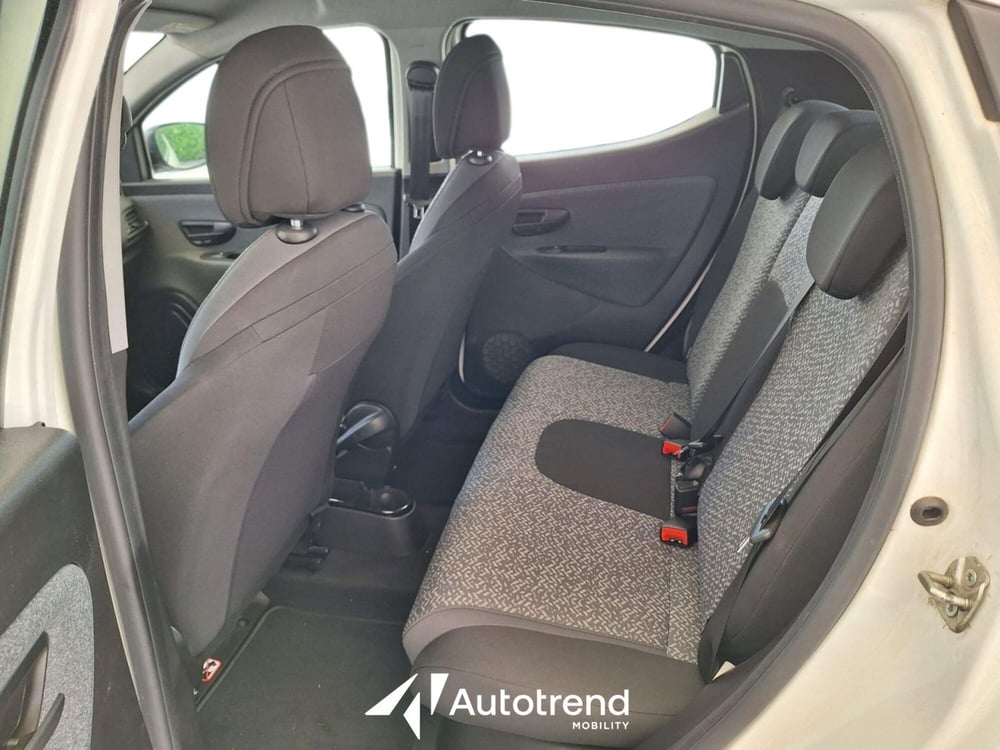 Lancia Ypsilon usata a Bari (12)