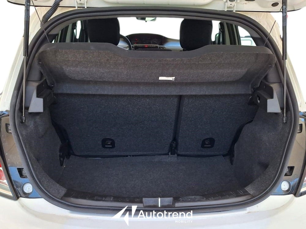 Lancia Ypsilon usata a Bari (13)