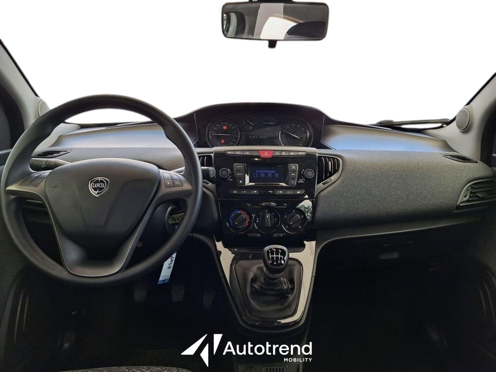 Lancia Ypsilon usata a Bari (7)