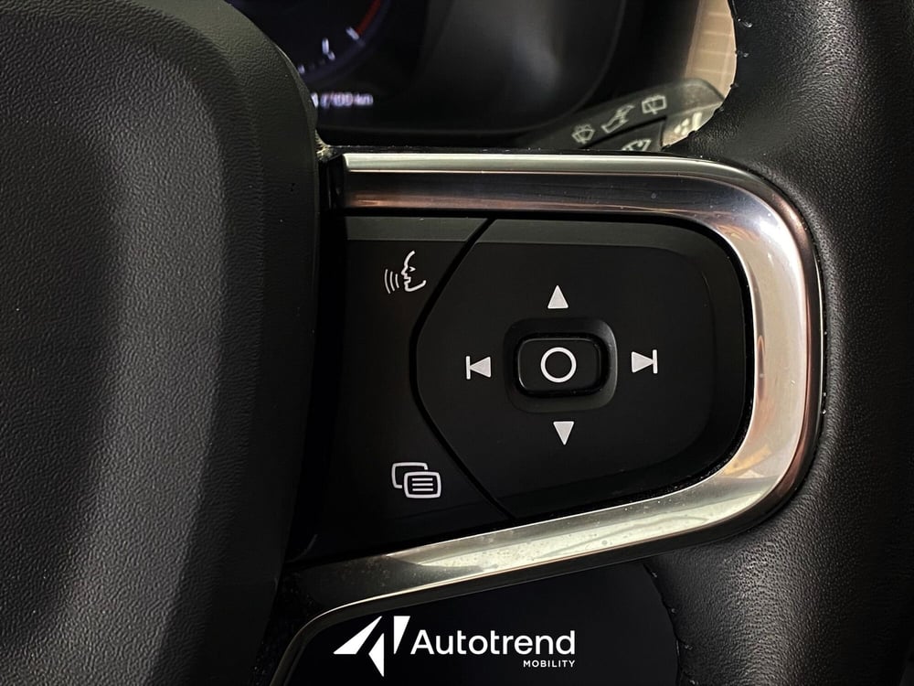 Volvo XC40 usata a Bari (9)