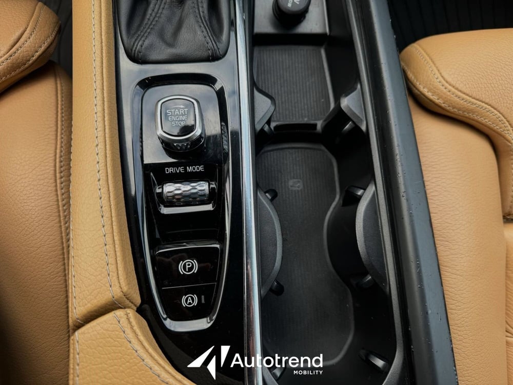 Volvo XC90 usata a Bari (9)
