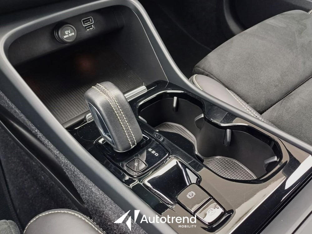 Volvo XC40 usata a Bari (13)