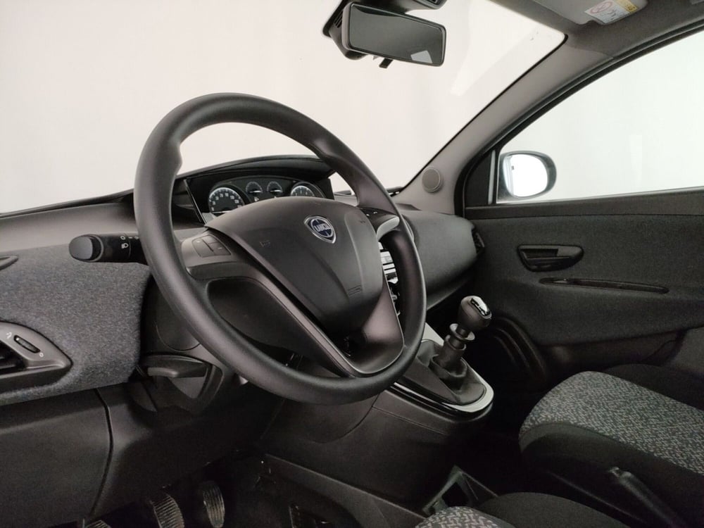 Lancia Ypsilon usata a Roma (10)