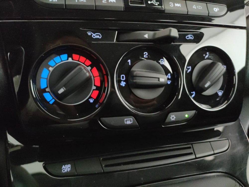 Lancia Ypsilon usata a Roma (13)