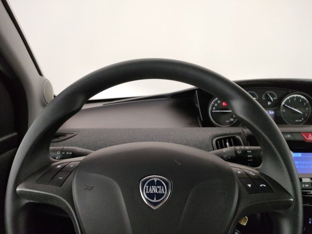 Lancia Ypsilon usata a Roma (15)
