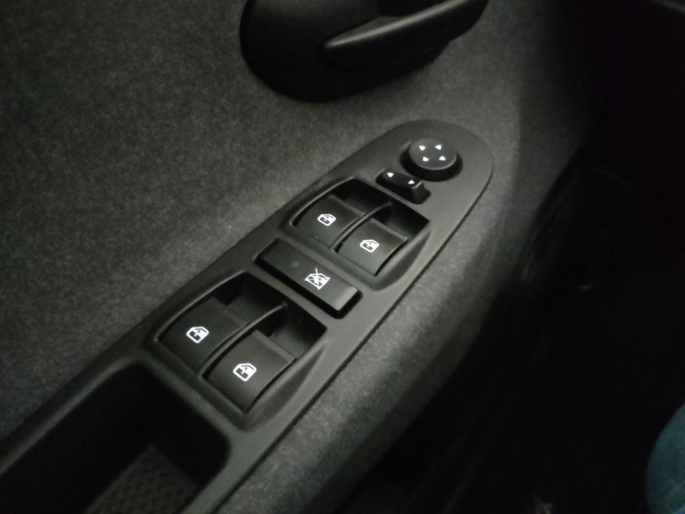 Lancia Ypsilon usata a Roma (18)