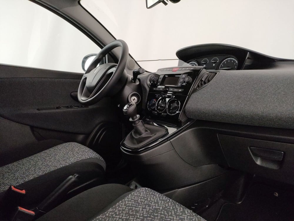 Lancia Ypsilon usata a Roma (7)