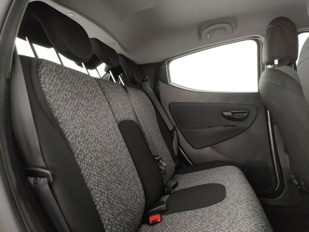 Lancia Ypsilon usata a Roma (8)