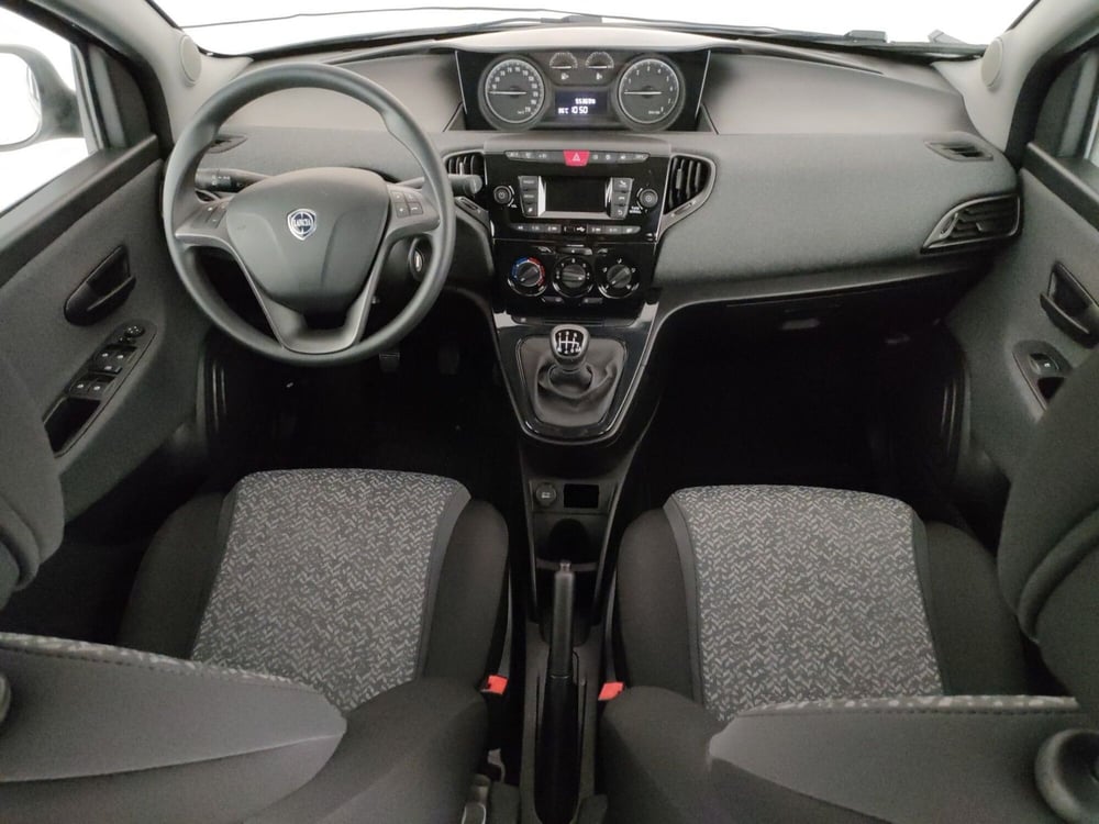 Lancia Ypsilon usata a Roma (9)
