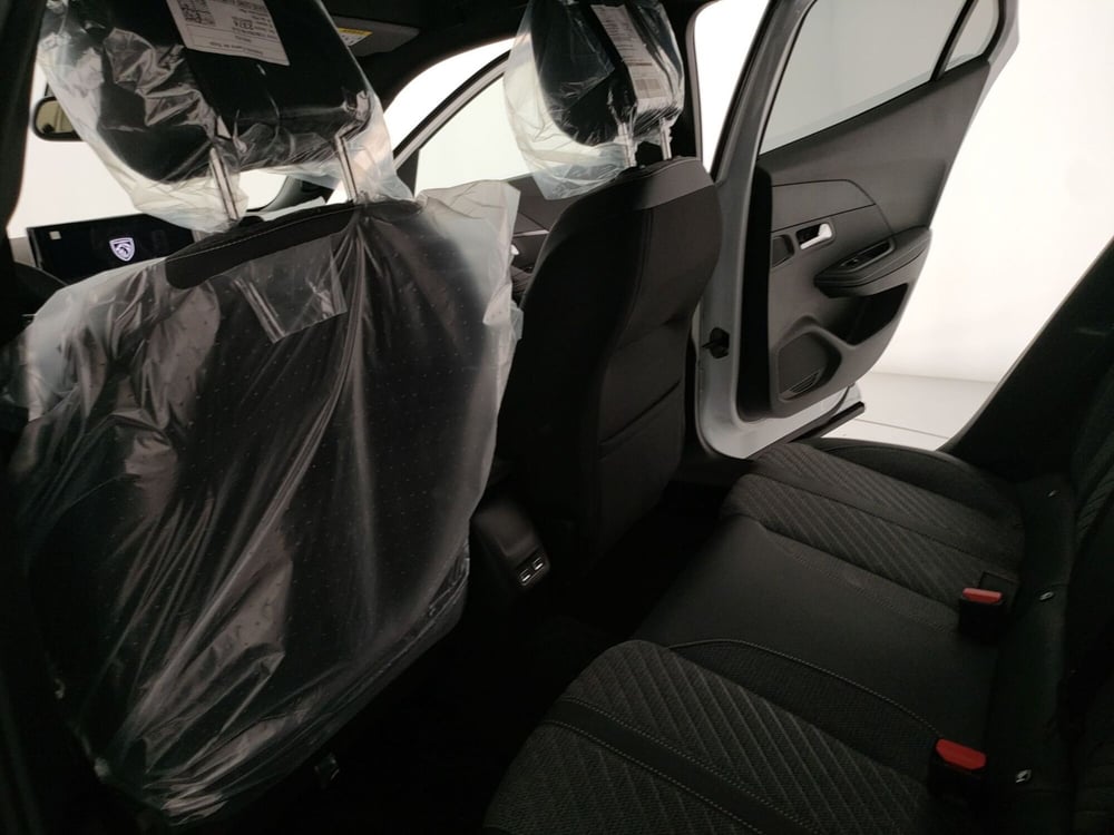 Peugeot 2008 nuova a Caserta (11)