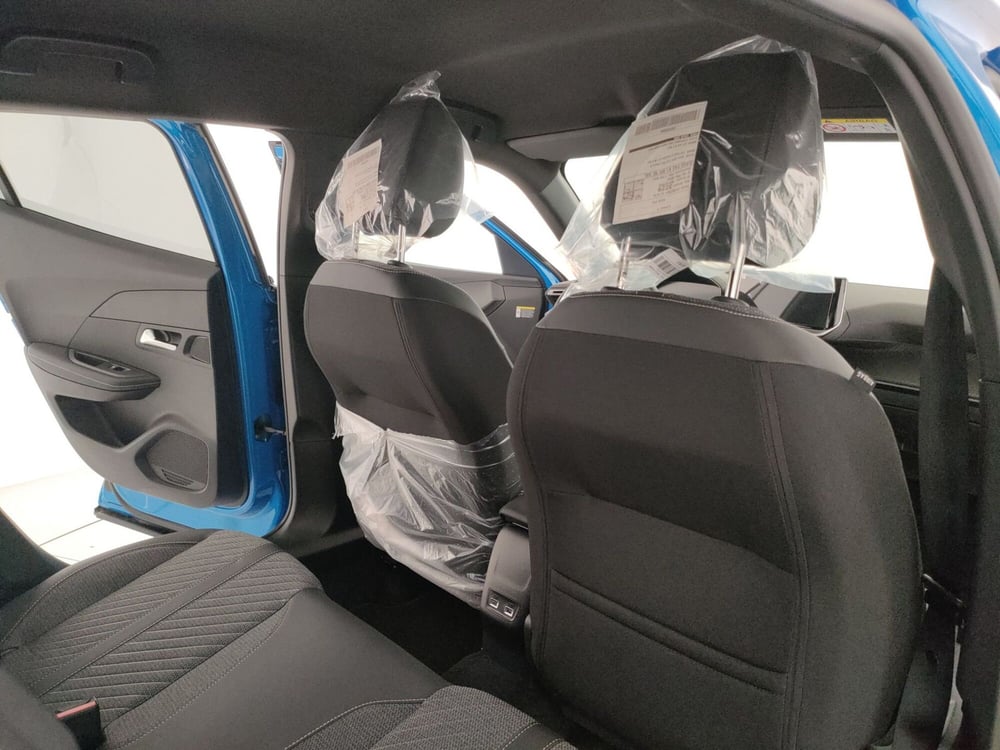 Peugeot 2008 nuova a Caserta (11)