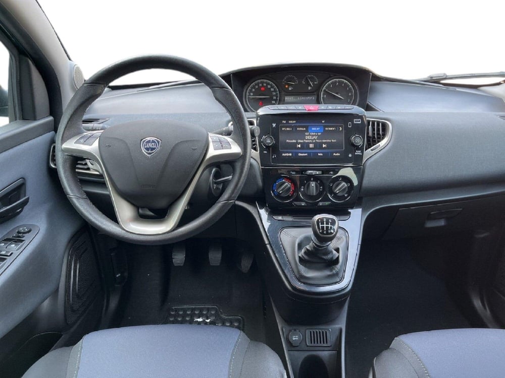 Lancia Ypsilon usata a Torino (10)