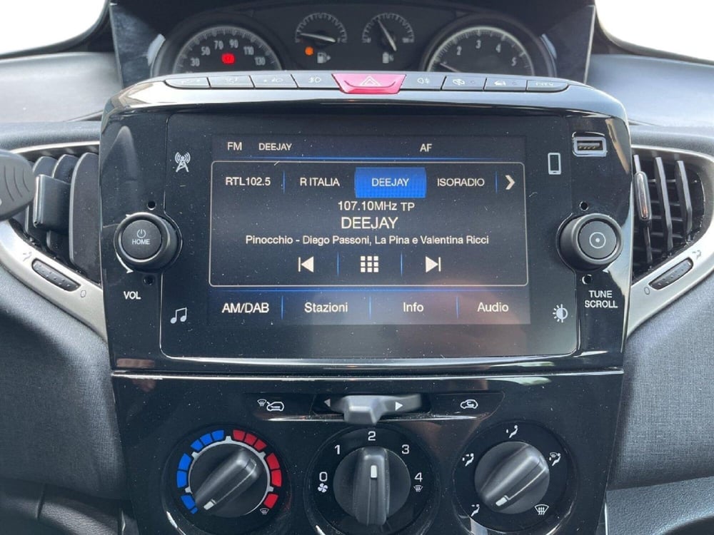 Lancia Ypsilon usata a Torino (13)