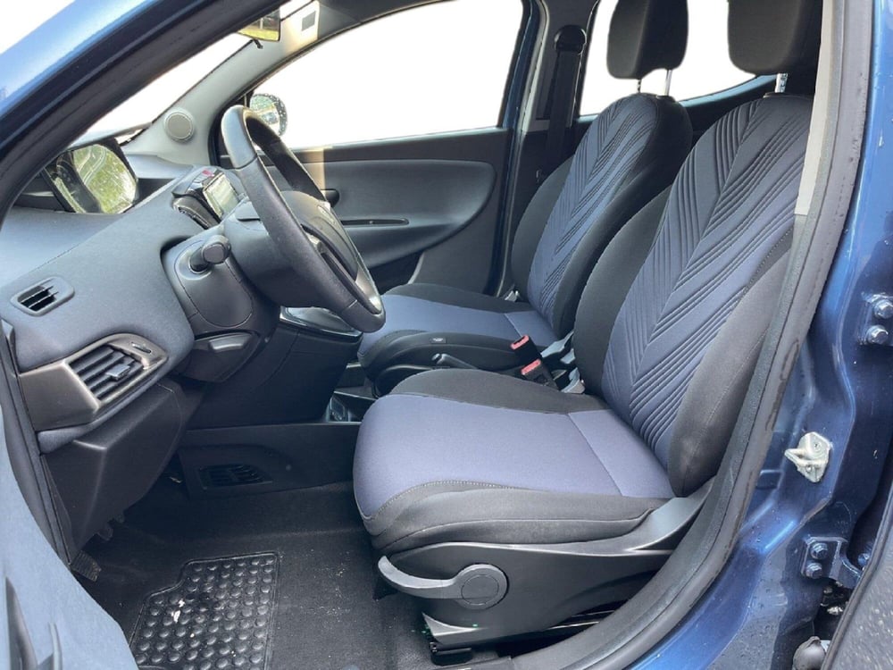 Lancia Ypsilon usata a Torino (9)