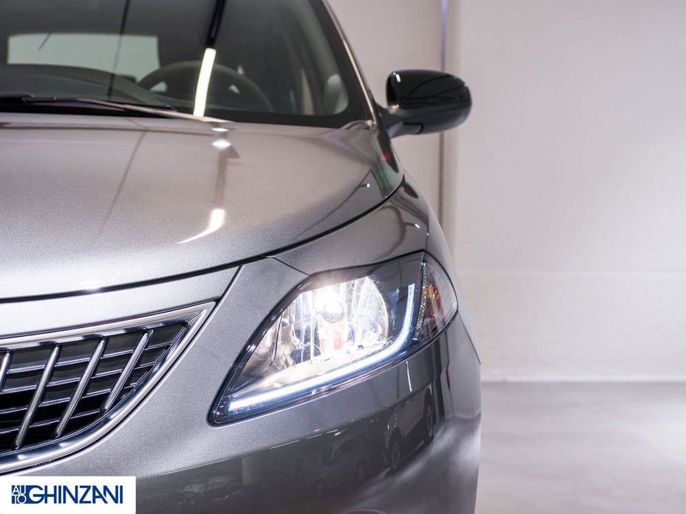 Lancia Ypsilon usata a Bergamo (15)