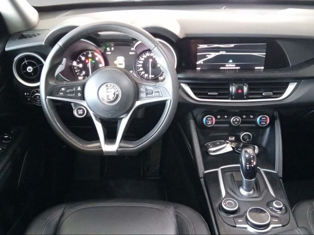 Alfa Romeo Stelvio usata a Firenze (11)