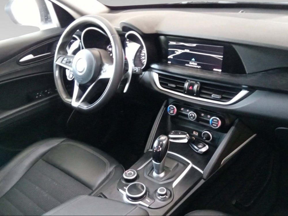 Alfa Romeo Stelvio usata a Firenze (12)