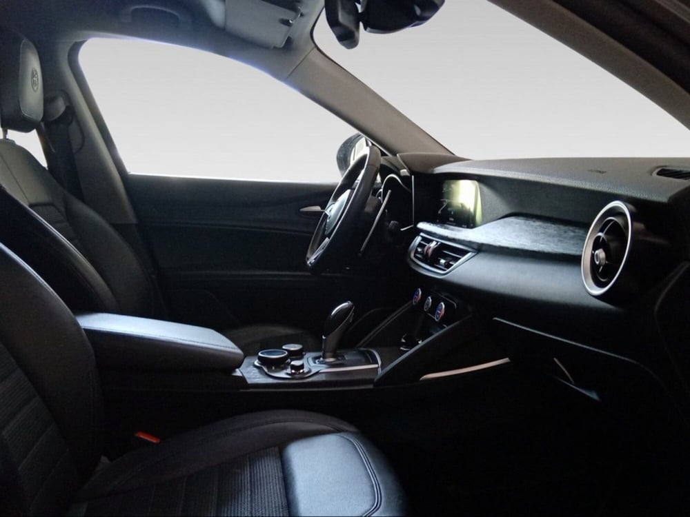 Alfa Romeo Stelvio usata a Firenze (13)