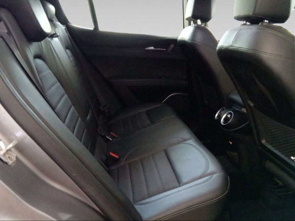 Alfa Romeo Stelvio usata a Firenze (15)