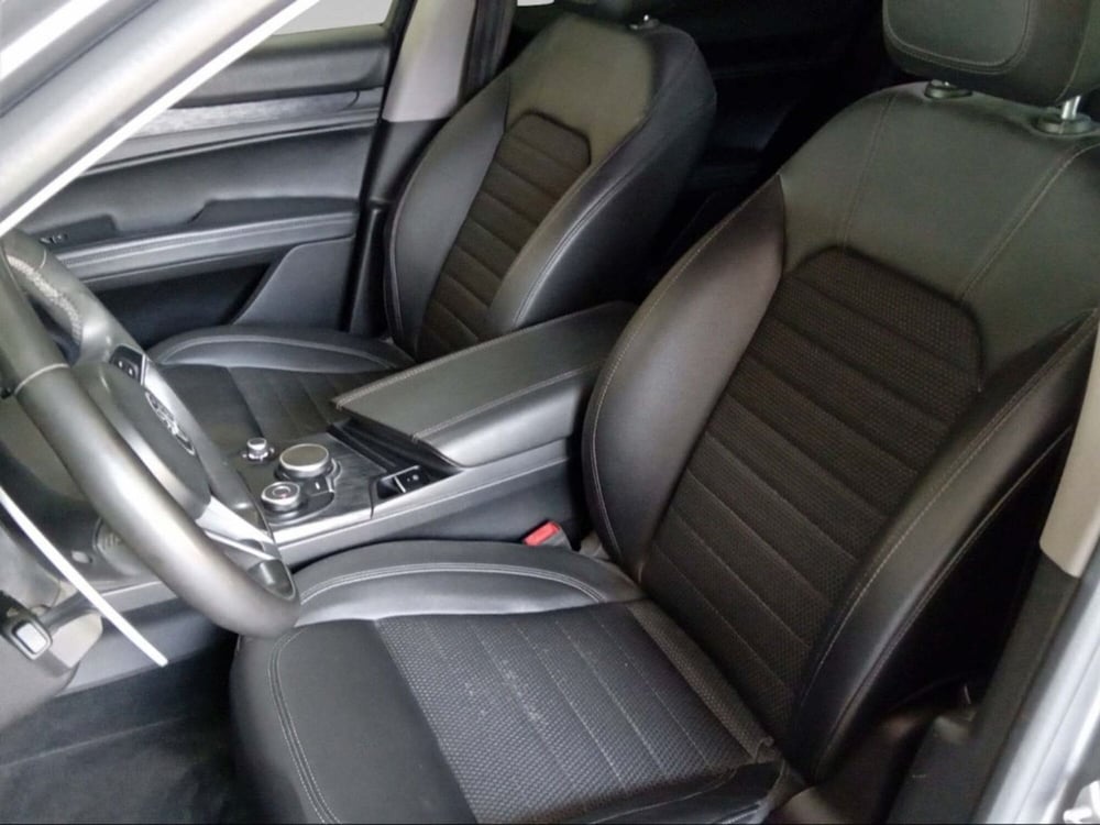 Alfa Romeo Stelvio usata a Firenze (8)