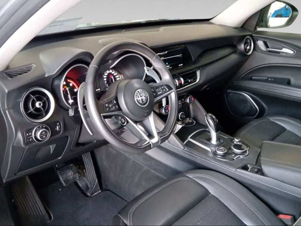 Alfa Romeo Stelvio usata a Firenze (9)