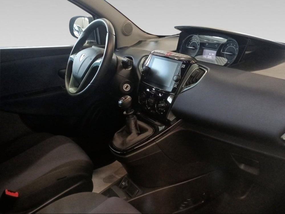 Lancia Ypsilon usata a Siena (11)
