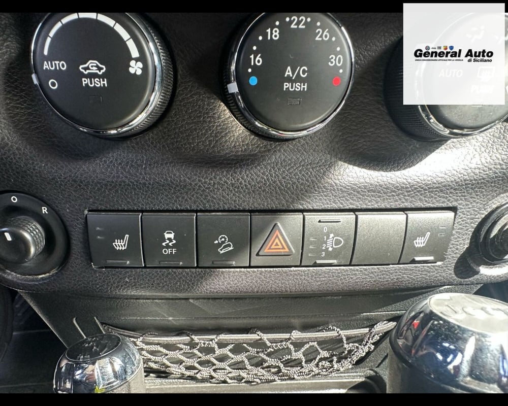 Jeep Wrangler usata a Lucca (14)