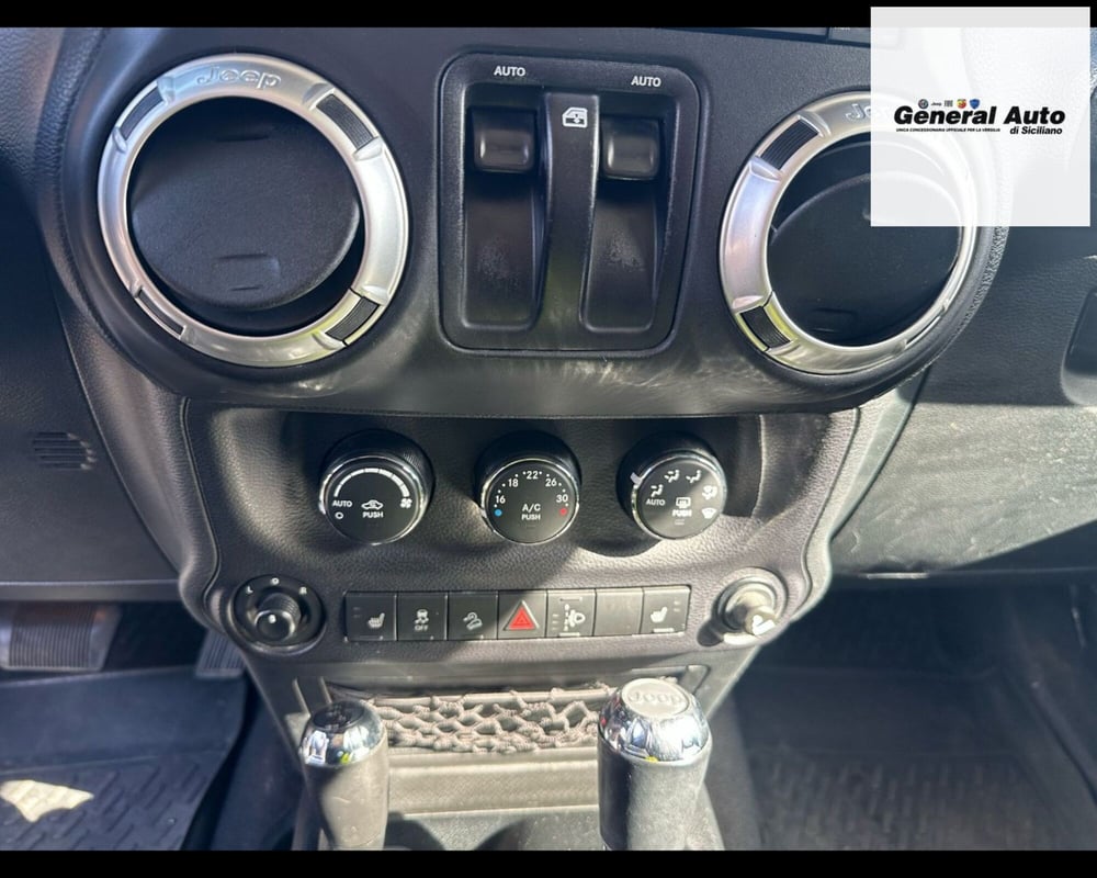 Jeep Wrangler usata a Lucca (15)