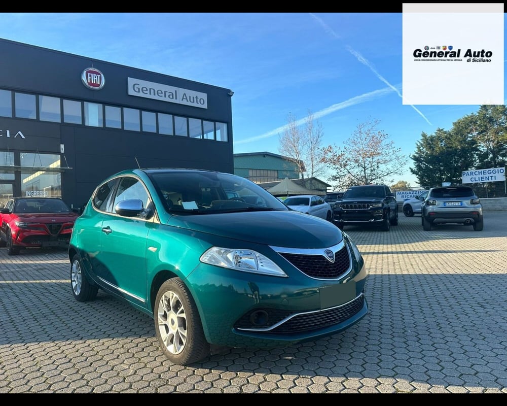 Lancia Ypsilon usata a Lucca