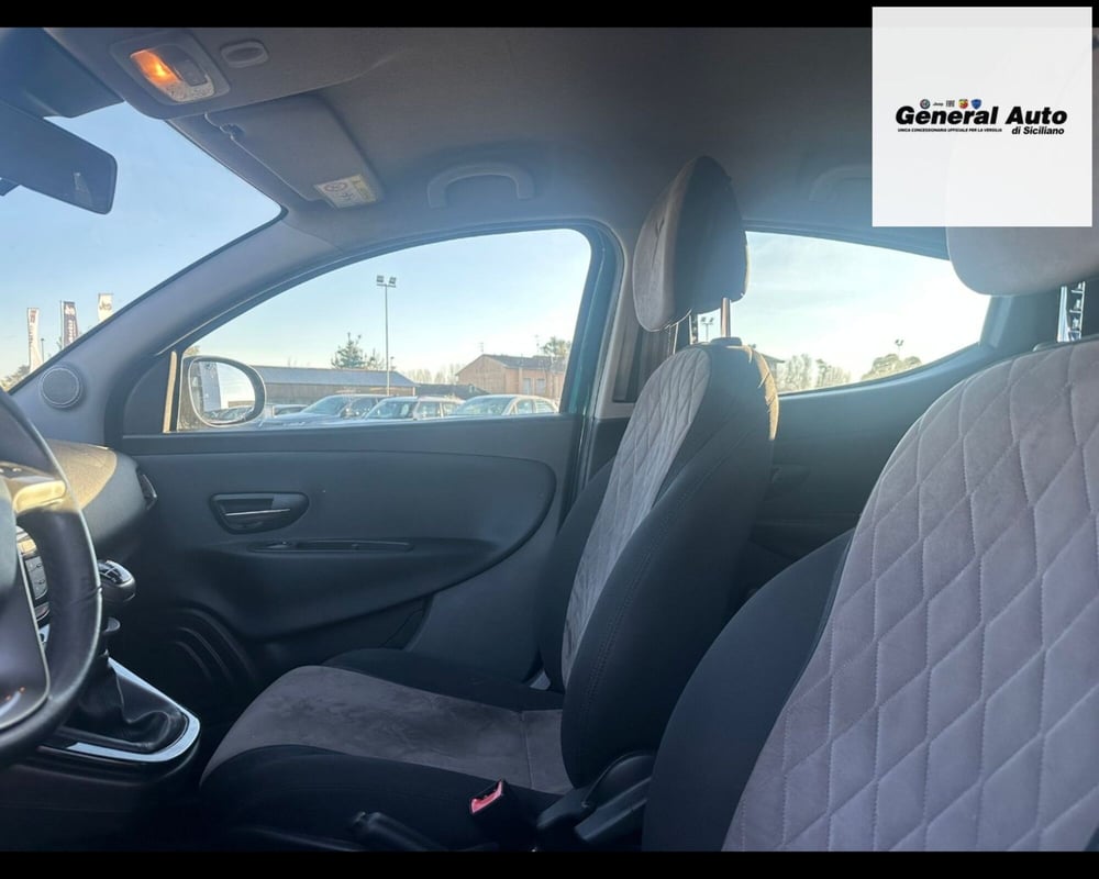 Lancia Ypsilon usata a Lucca (10)
