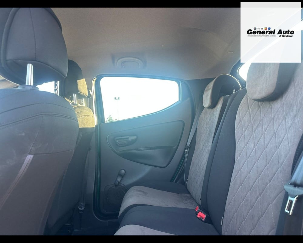Lancia Ypsilon usata a Lucca (11)