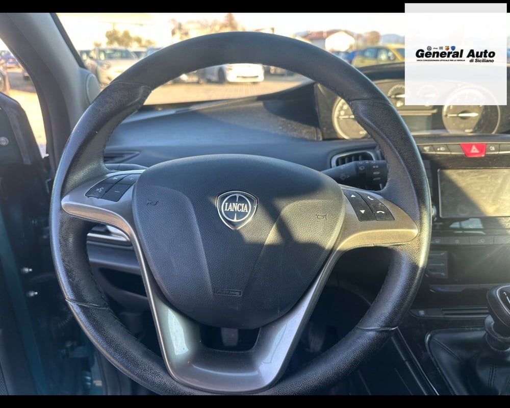 Lancia Ypsilon usata a Lucca (13)