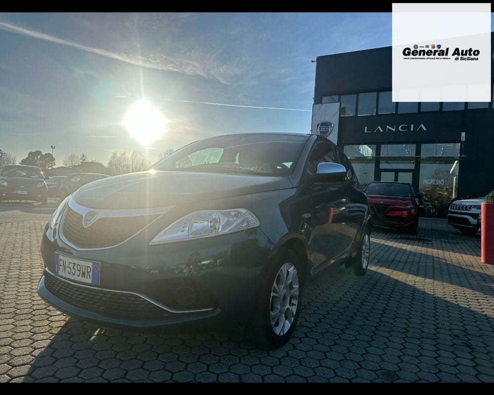 Lancia Ypsilon usata a Lucca (3)