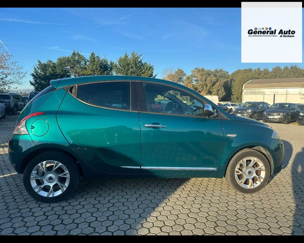Lancia Ypsilon usata a Lucca (8)