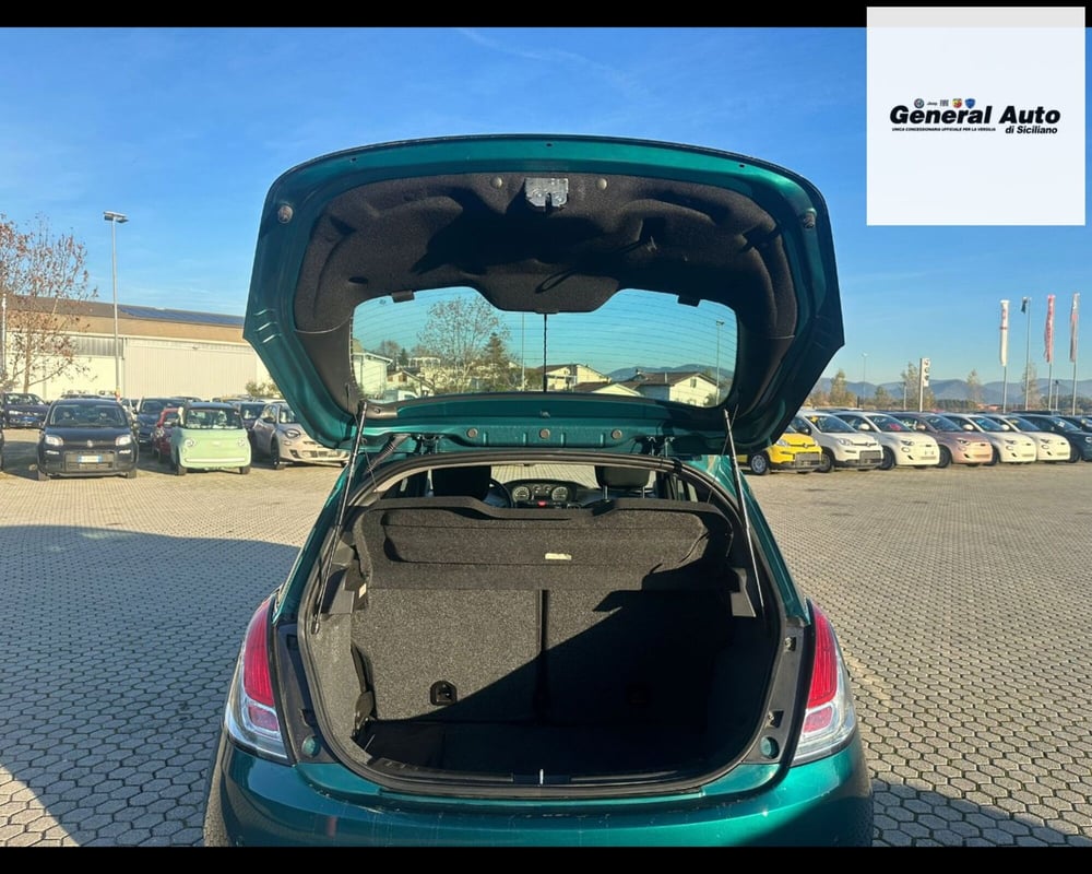 Lancia Ypsilon usata a Lucca (9)