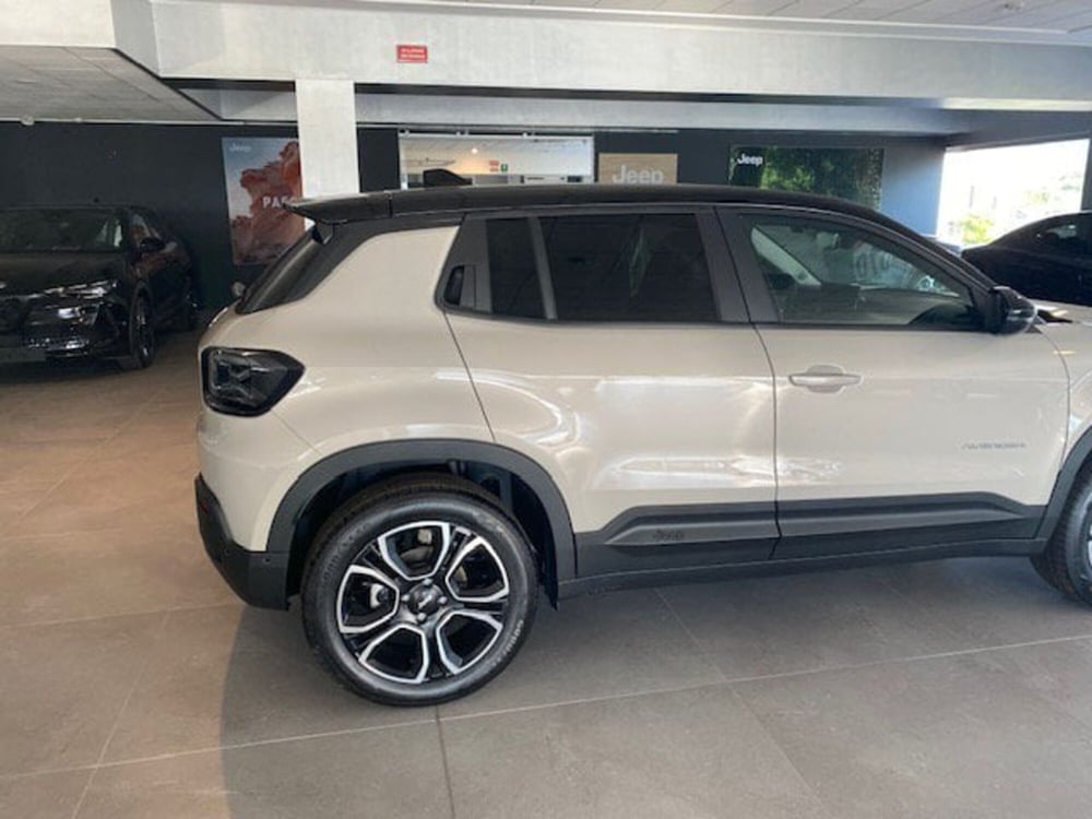 Jeep Avenger nuova a Benevento (11)