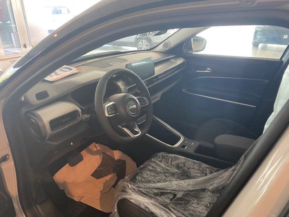 Jeep Avenger nuova a Benevento (17)