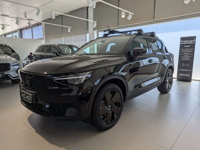Volvo XC40 2.0 b3 Plus Black Edition auto del 2025 usata a Pescara