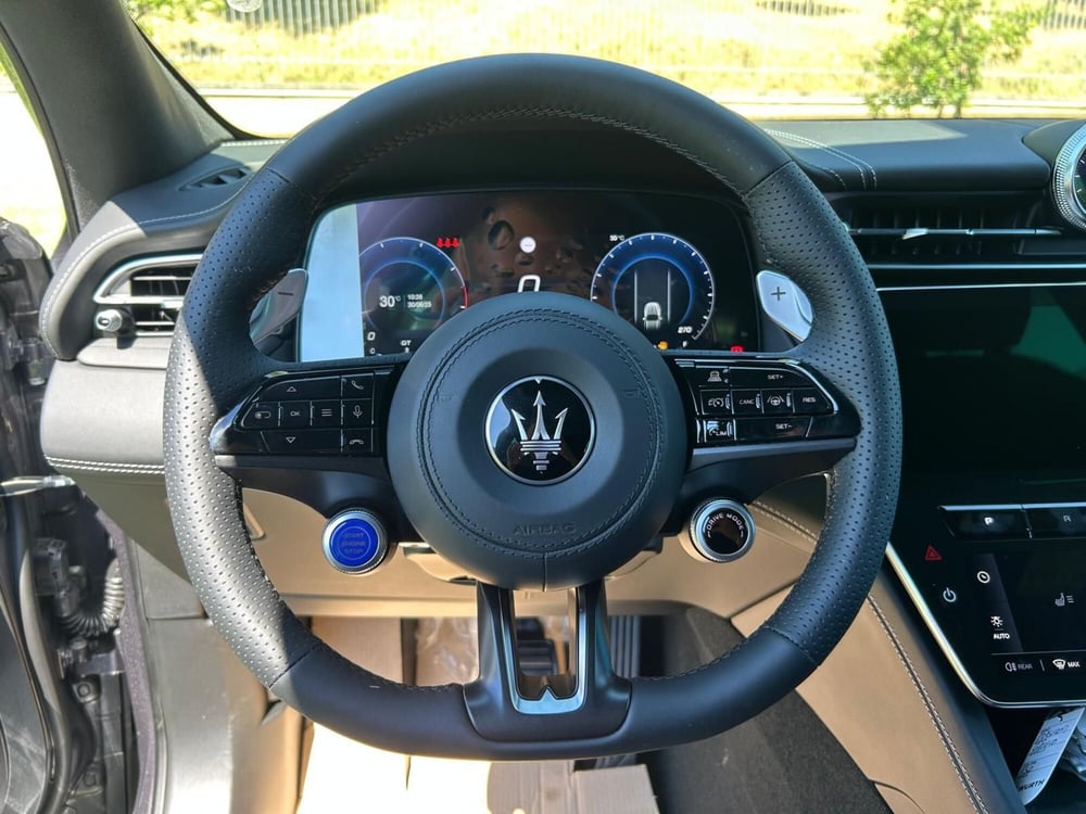 Maserati Grecale nuova a Salerno (18)