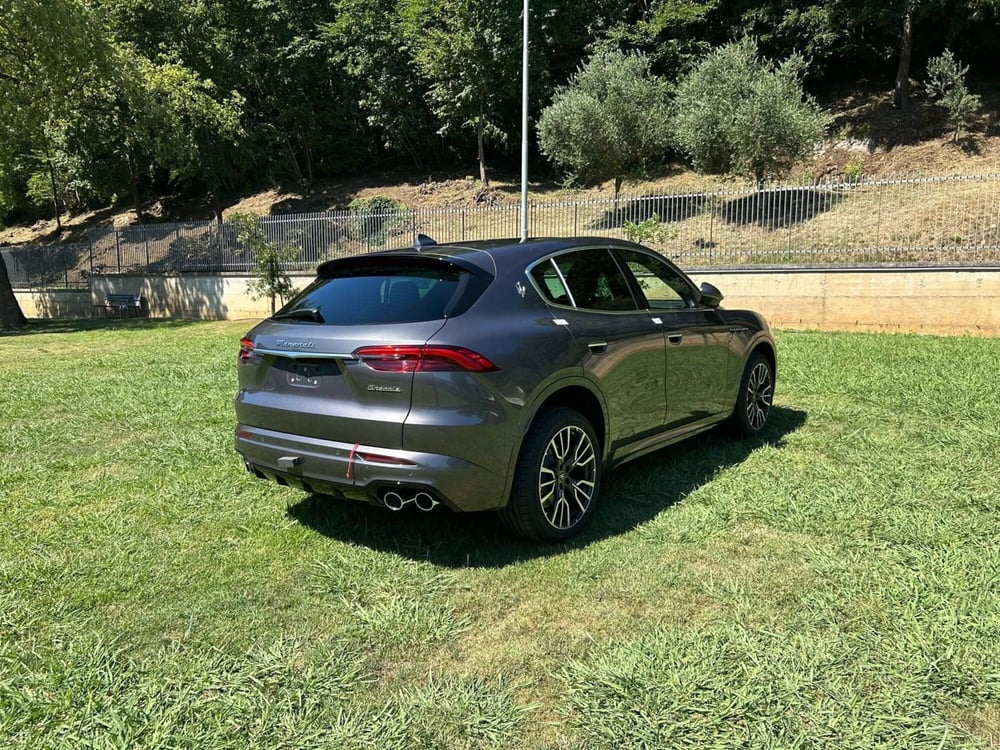 Maserati Grecale nuova a Salerno (3)