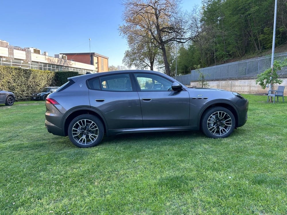 Maserati Grecale nuova a Salerno (16)