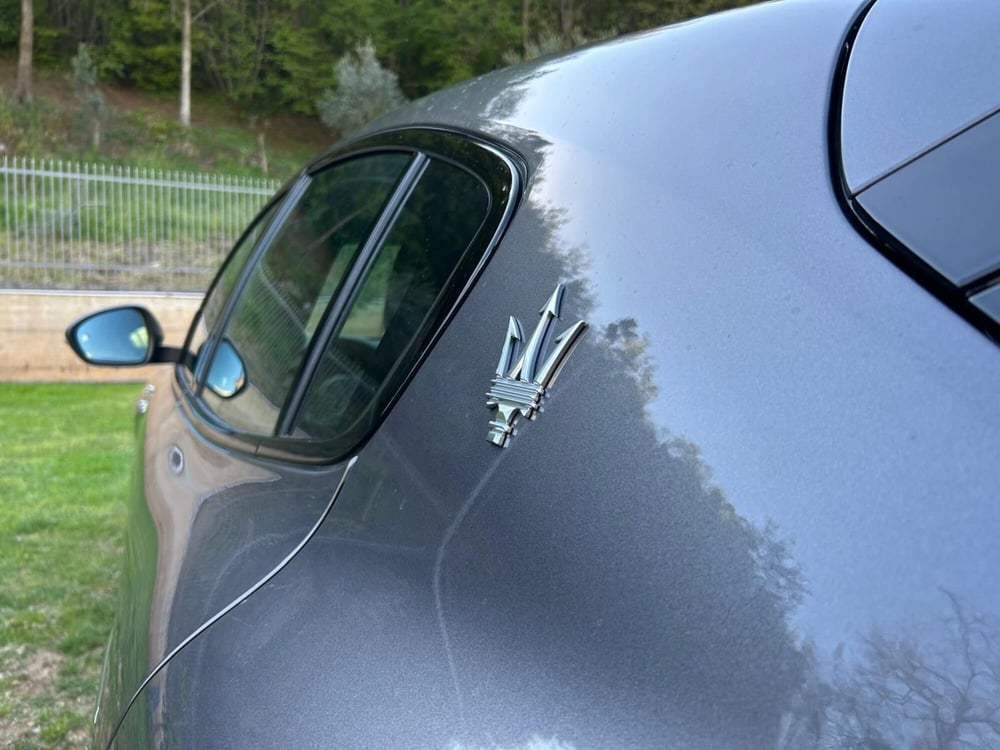 Maserati Grecale nuova a Salerno (18)